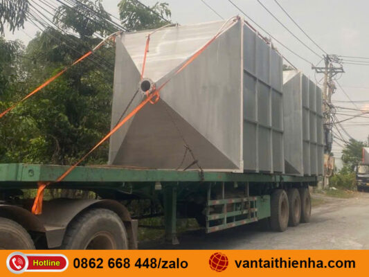 Xe chở hàng đi Bình Dương
