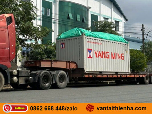 Xe tải chở hàng đến Nha Trang
