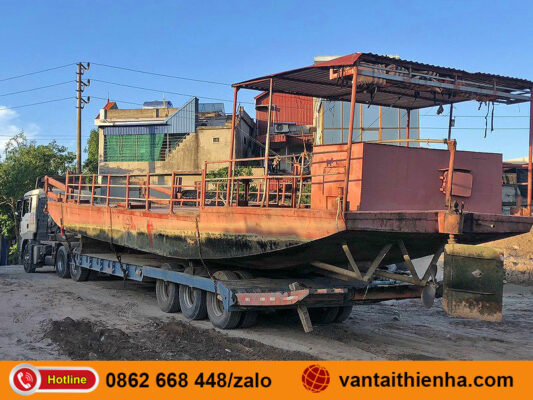 Xe chở hàng đến Quảng Nam