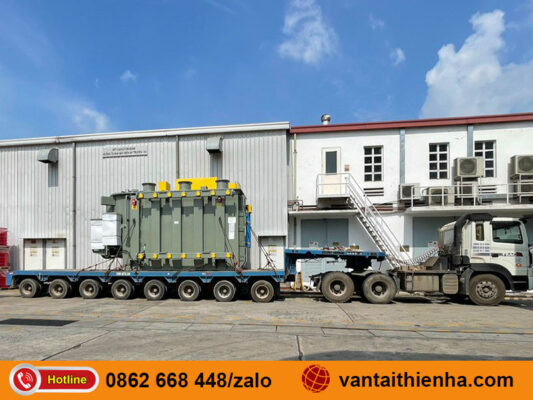 Xe chở hàng đi Bình Định