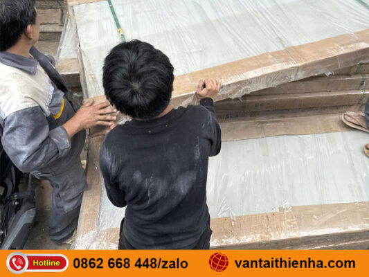 Xe chuyển hàng đi Quy Nhơn